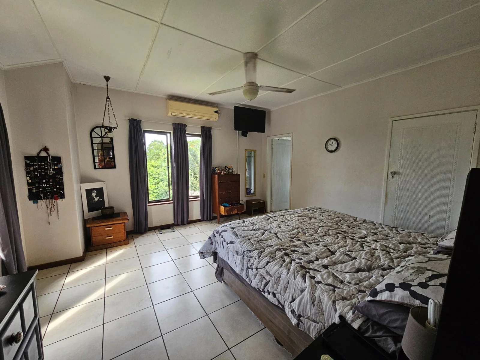 Location Location. Location - large family home in Fairview.<br/>A minute's walk from the Empangeni Country Club.