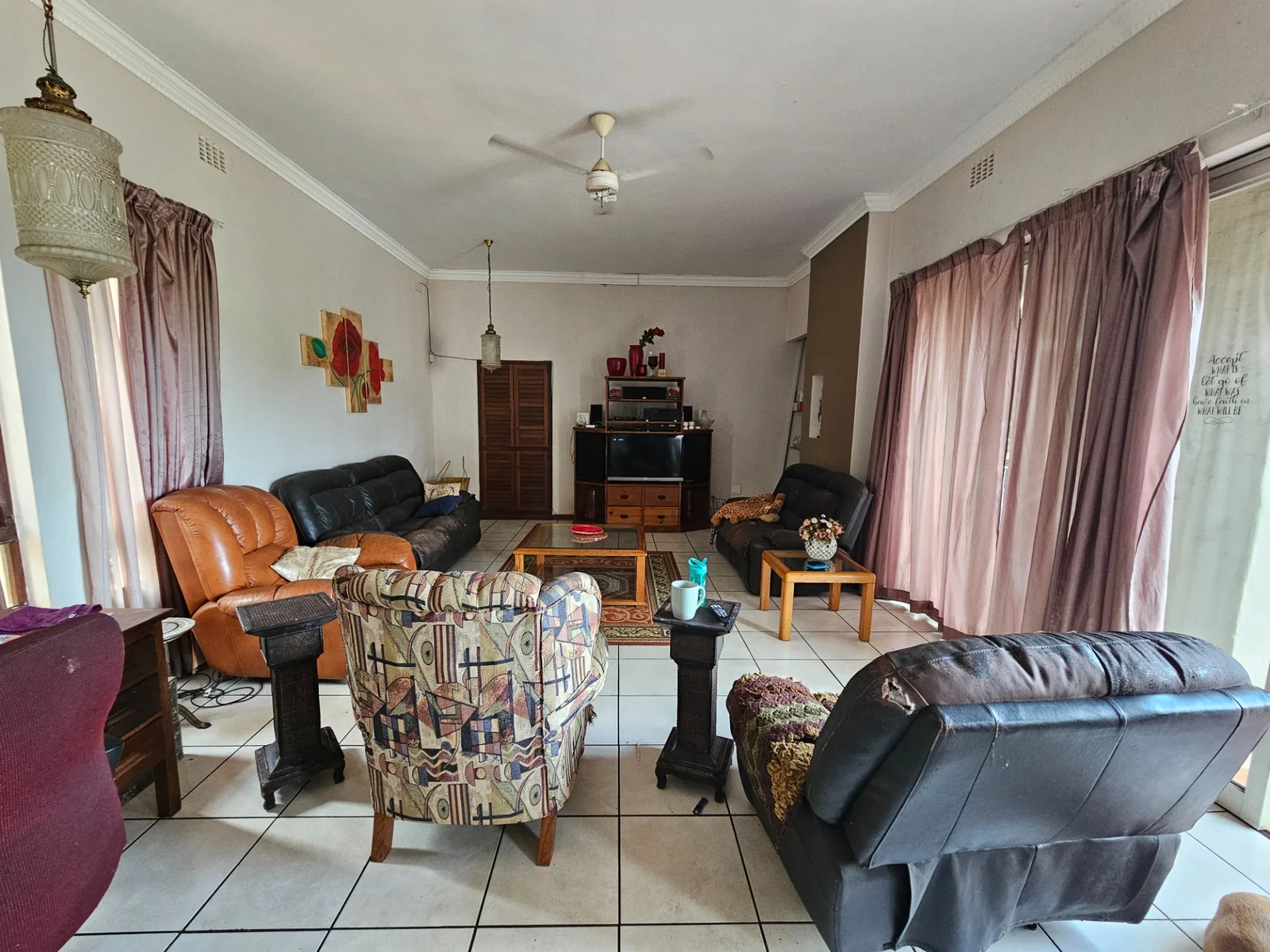 Location Location. Location - large family home in Fairview.<br/>A minute's walk from the Empangeni Country Club.