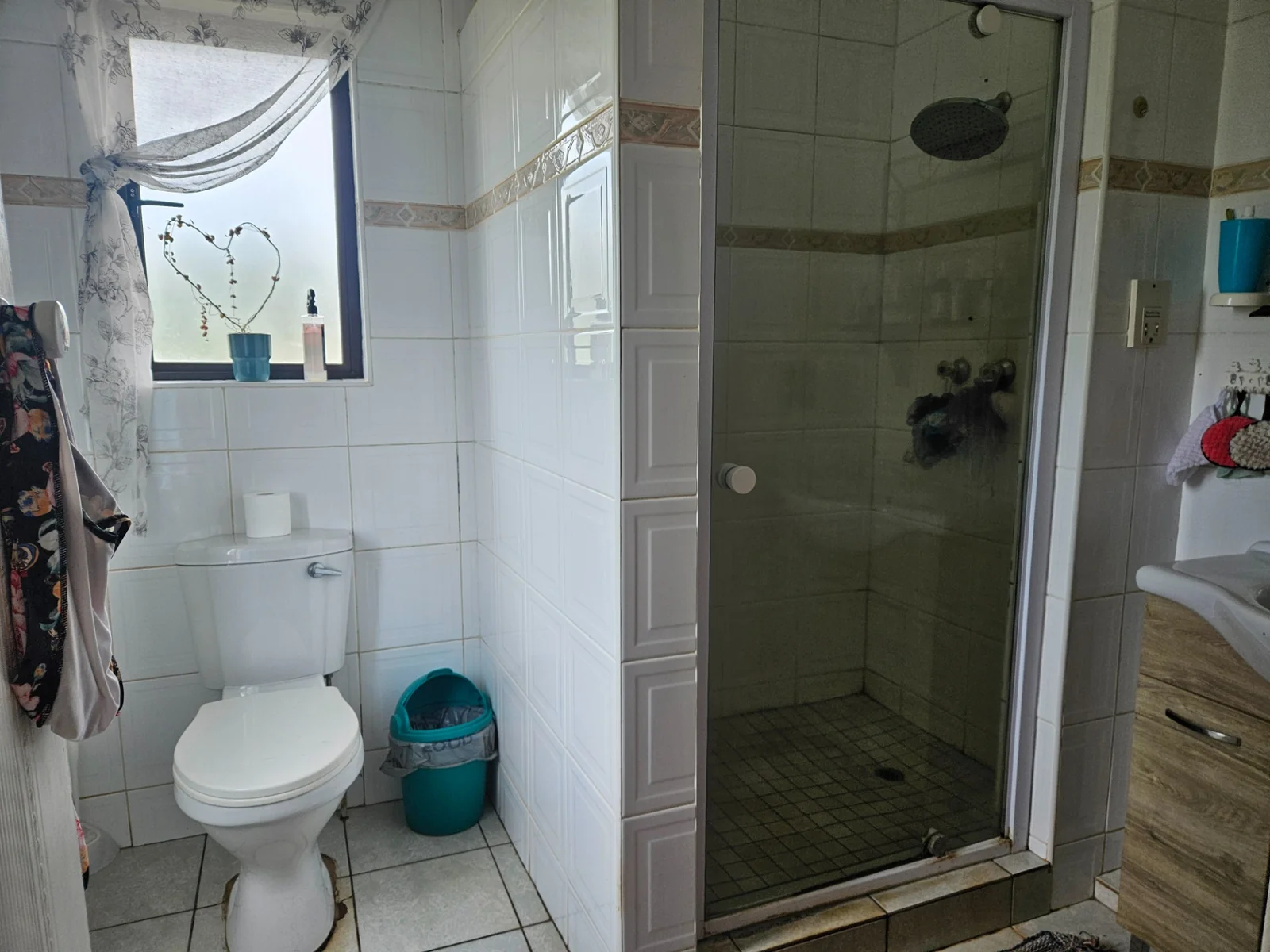 Location Location. Location - large family home in Fairview.<br/>A minute's walk from the Empangeni Country Club.