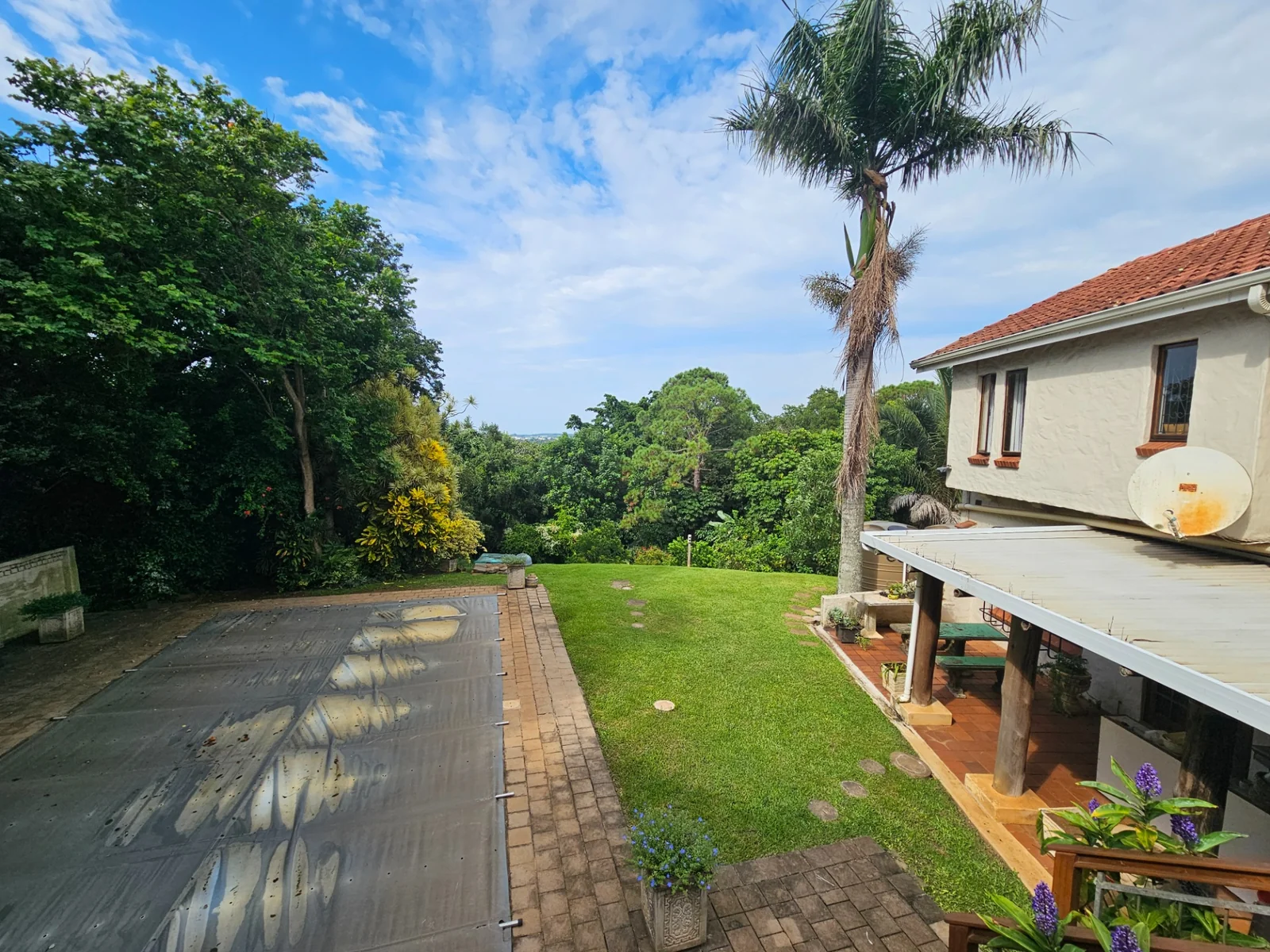 Location Location. Location - large family home in Fairview.<br/>A minute's walk from the Empangeni Country Club.