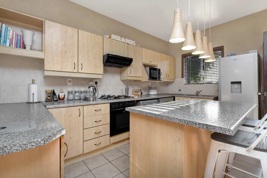 Lovely Apartment for Sale in Greenstone Hill.