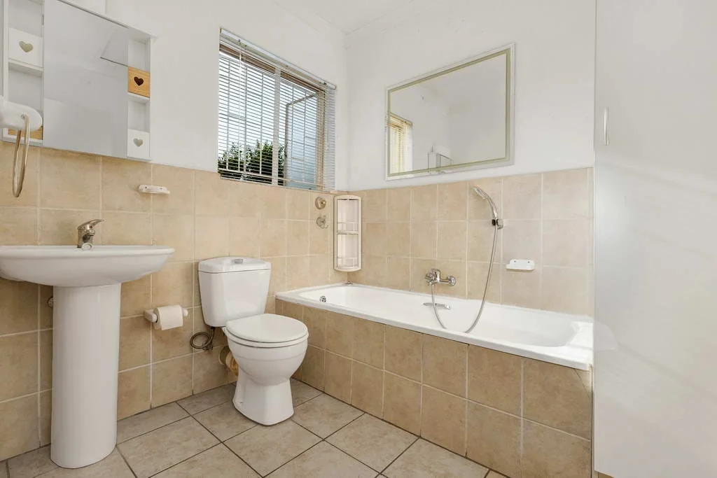 Lovely Apartment for Sale in Greenstone Hill.