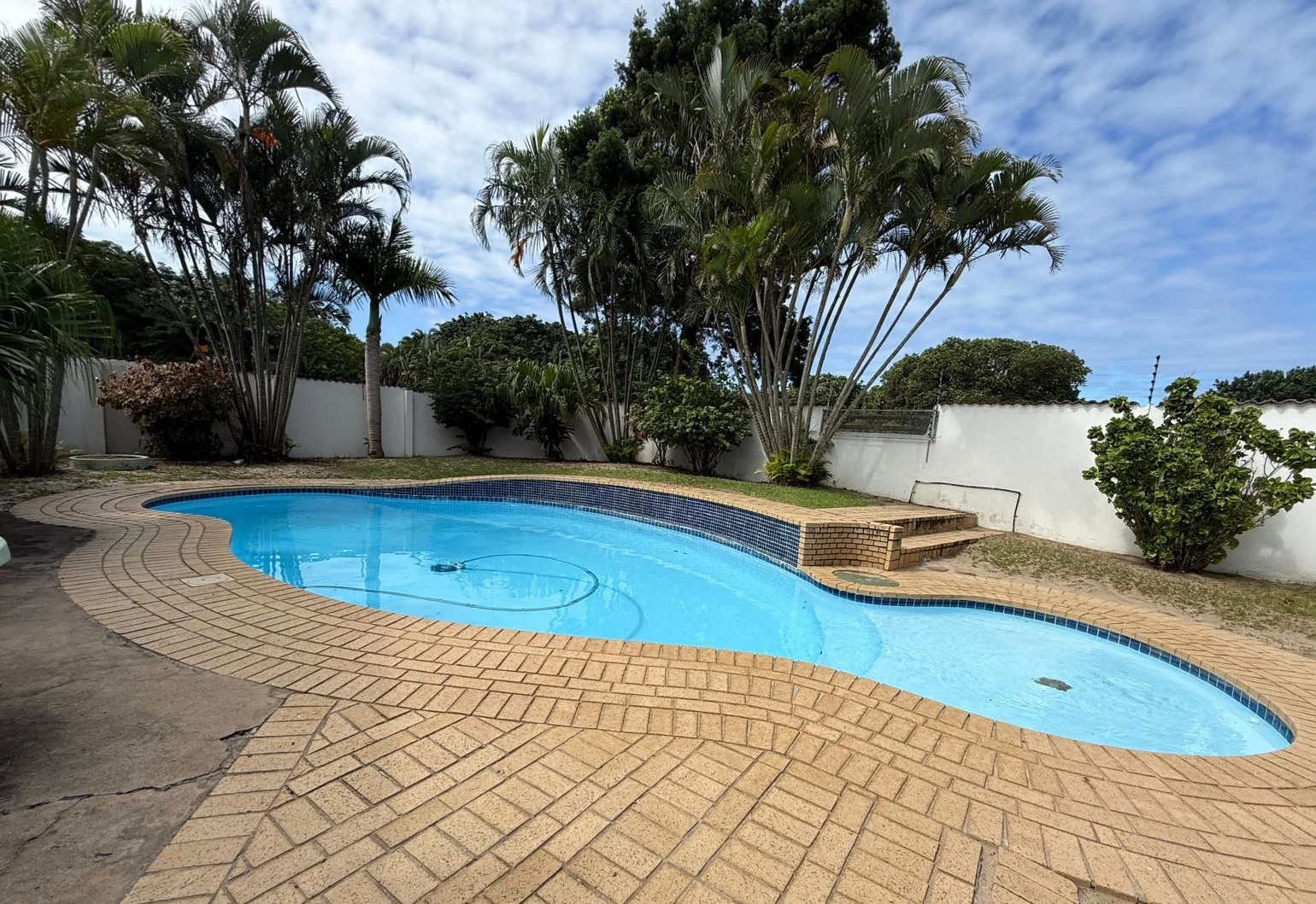 Prime Location Meets Effortless Living – Stylish Duplex in a Well-Maintained Complex