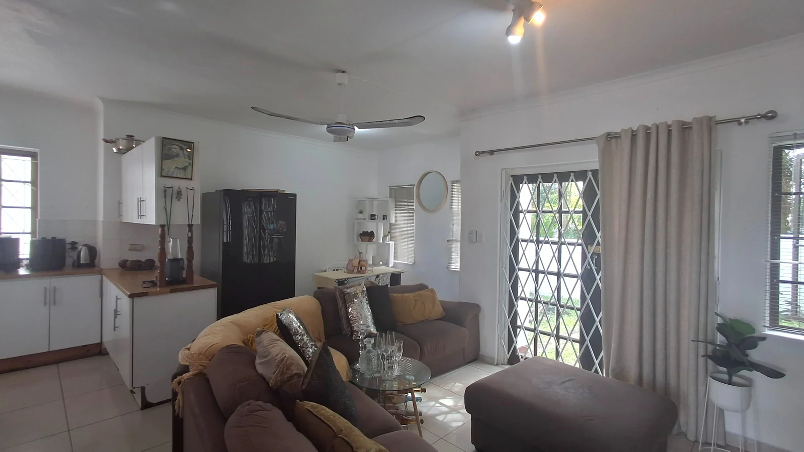 Prime Location Meets Effortless Living – Stylish Duplex in a Well-Maintained Complex