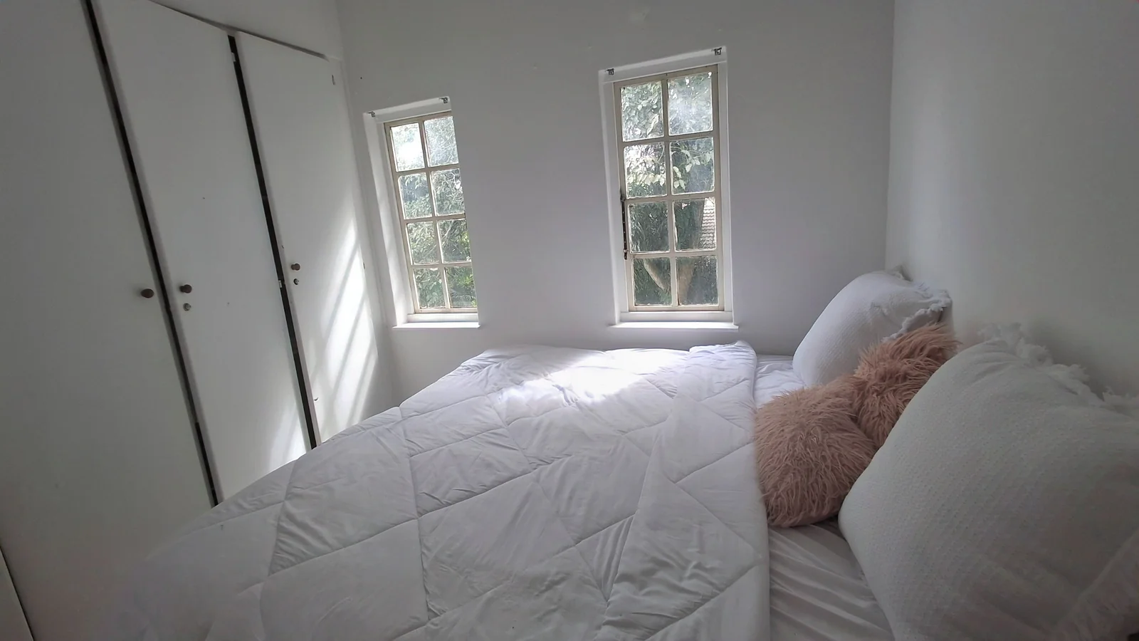 Prime Location Meets Effortless Living – Stylish Duplex in a Well-Maintained Complex