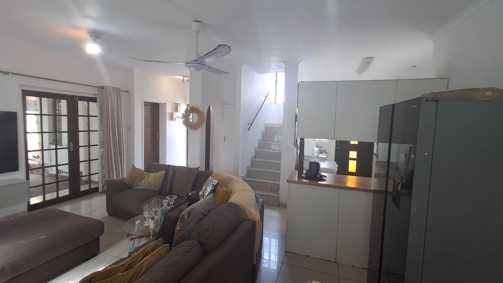 Prime Location Meets Effortless Living – Stylish Duplex in a Well-Maintained Complex