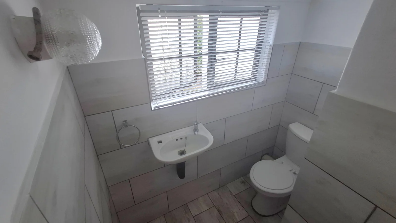 Prime Location Meets Effortless Living – Stylish Duplex in a Well-Maintained Complex