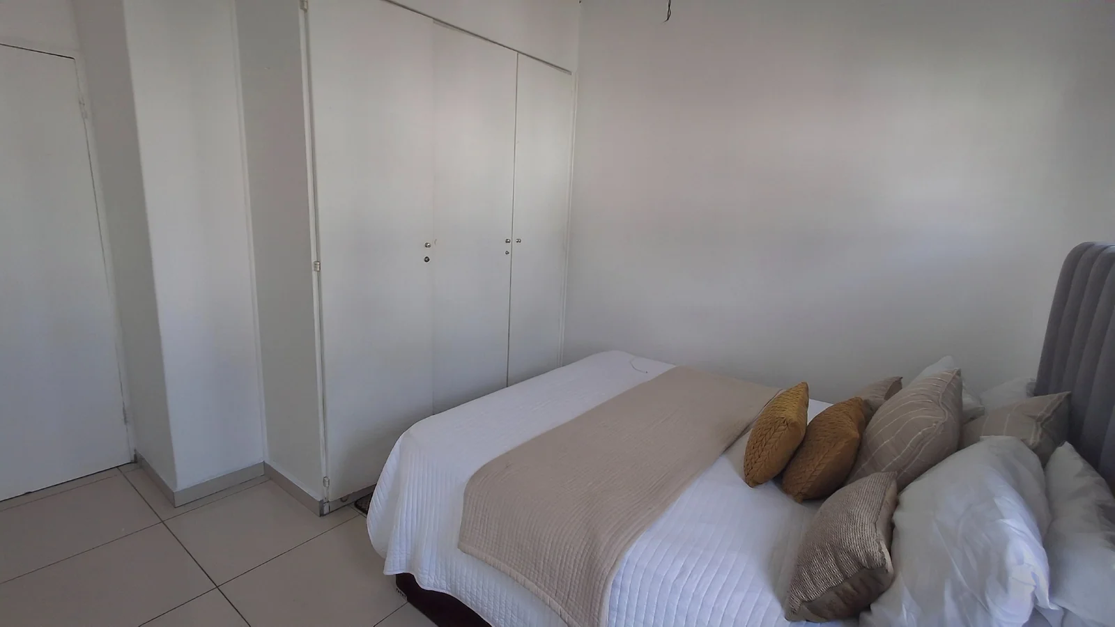 Prime Location Meets Effortless Living – Stylish Duplex in a Well-Maintained Complex