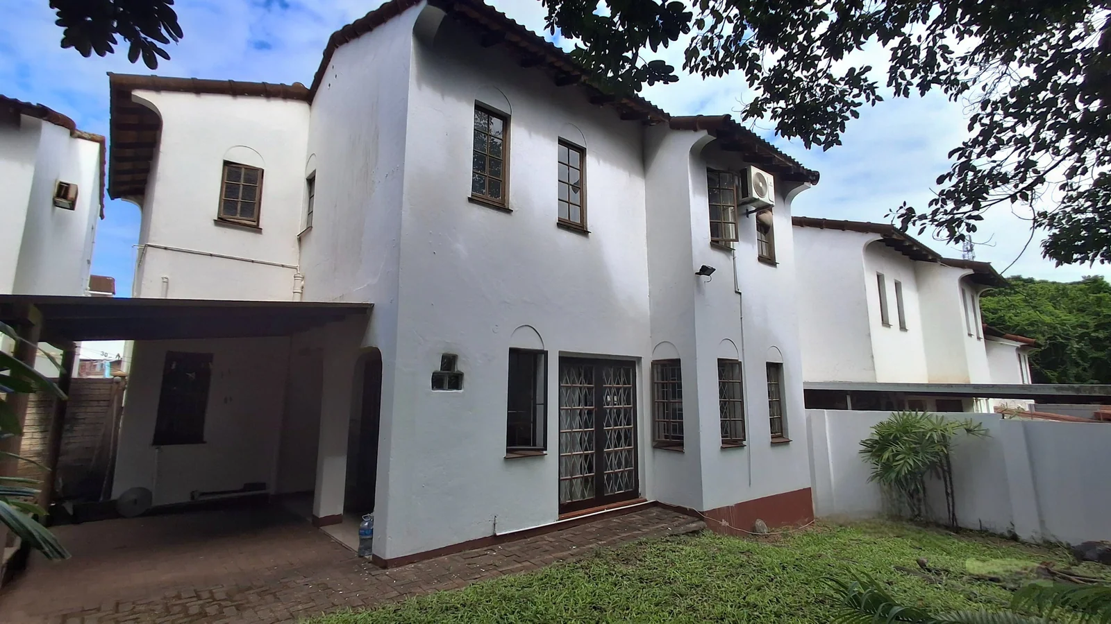 Prime Location Meets Effortless Living – Stylish Duplex in a Well-Maintained Complex