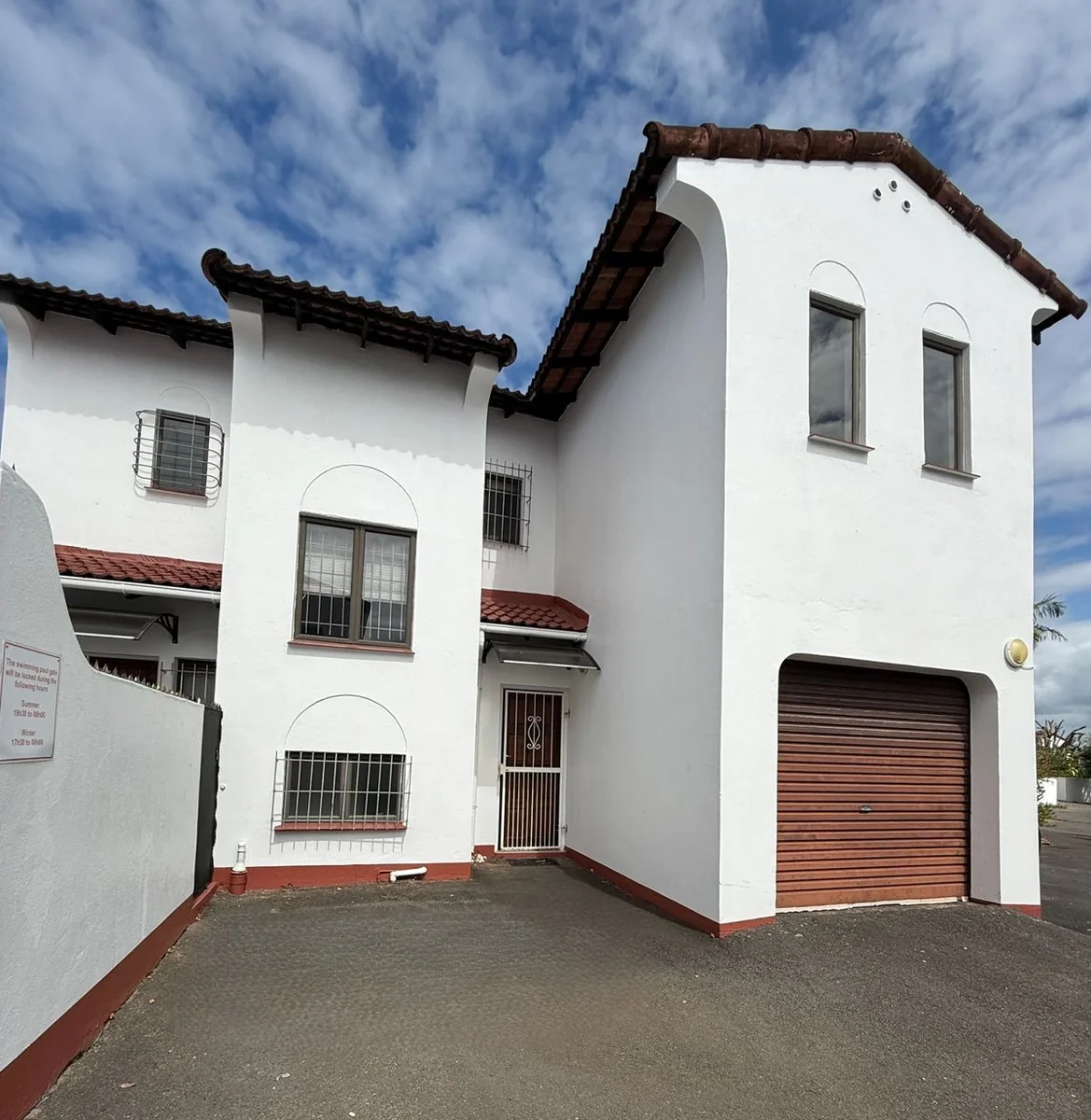 Prime Location Meets Effortless Living – Stylish Duplex in a Well-Maintained Complex