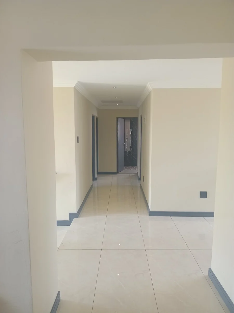 A lovely 5 bed, 4 bath double story house in Sagewood, Midrand.