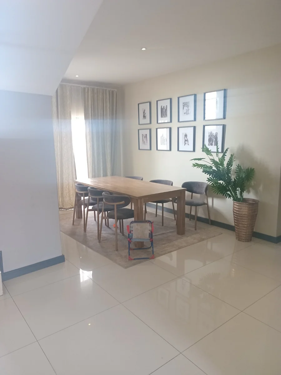 A lovely 5 bed, 4 bath double story house in Sagewood, Midrand.