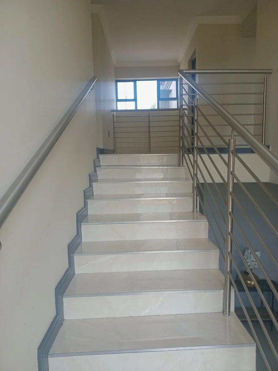 A lovely 5 bed, 4 bath double story house in Sagewood, Midrand.