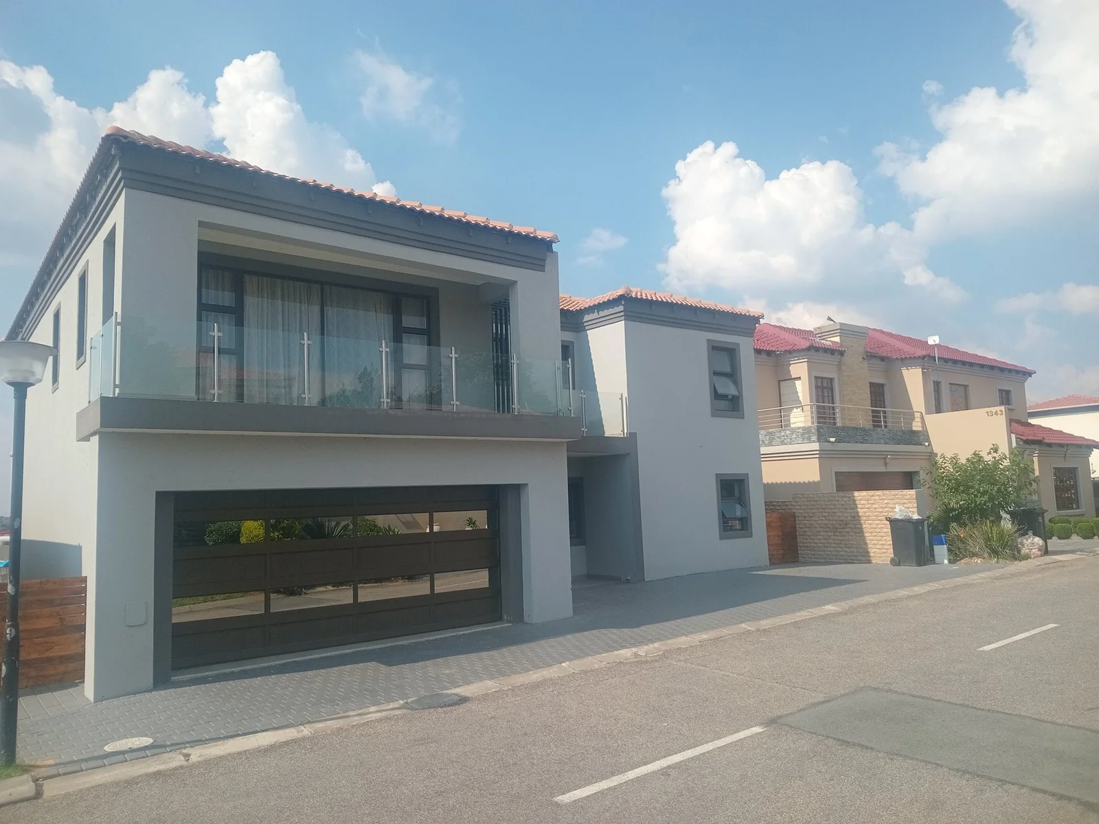 A lovely 5 bed, 4 bath double story house in Sagewood, Midrand.