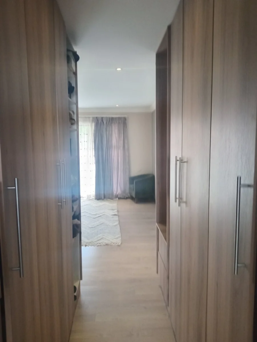 A lovely 5 bed, 4 bath double story house in Sagewood, Midrand.