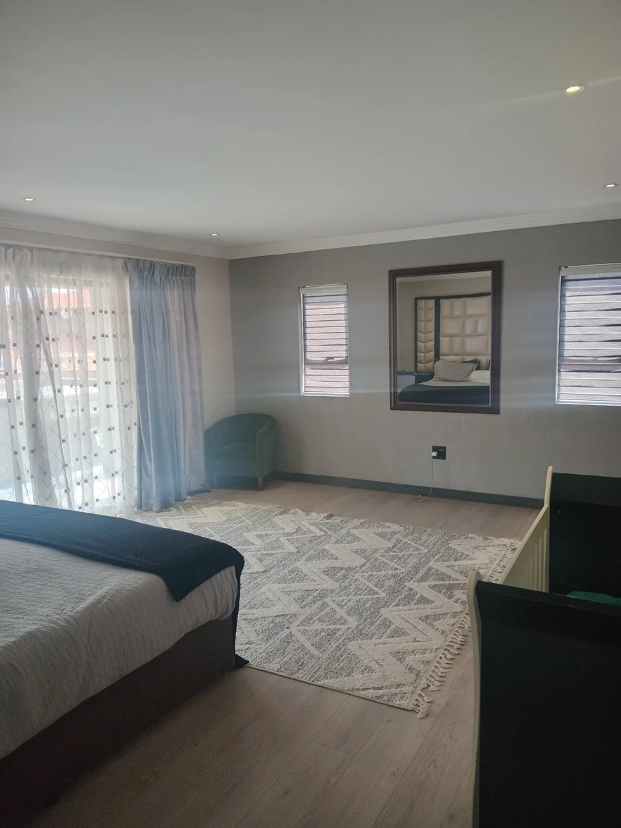 A lovely 5 bed, 4 bath double story house in Sagewood, Midrand.