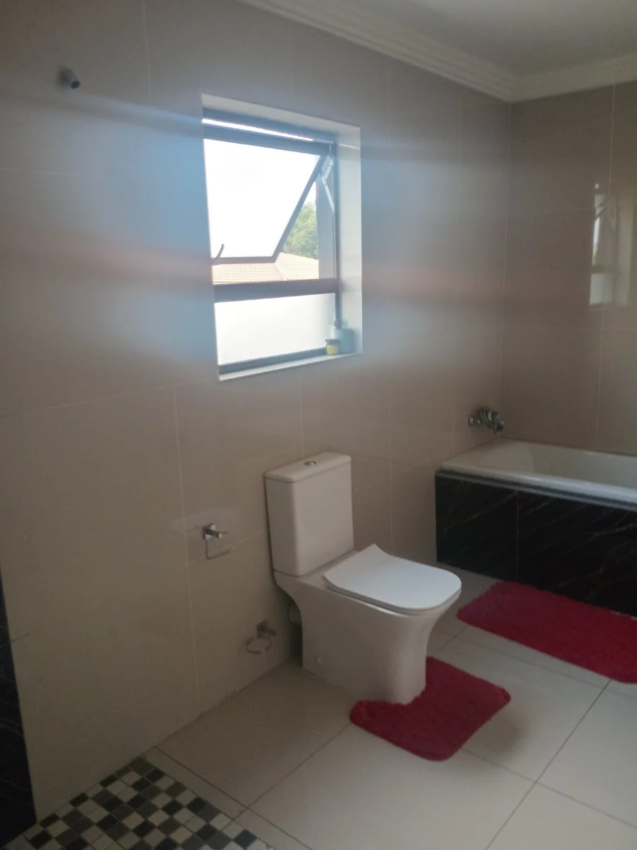 A lovely 5 bed, 4 bath double story house in Sagewood, Midrand.