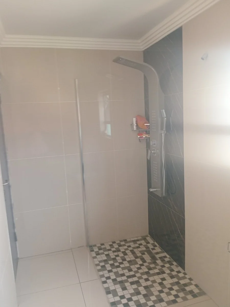 A lovely 5 bed, 4 bath double story house in Sagewood, Midrand.