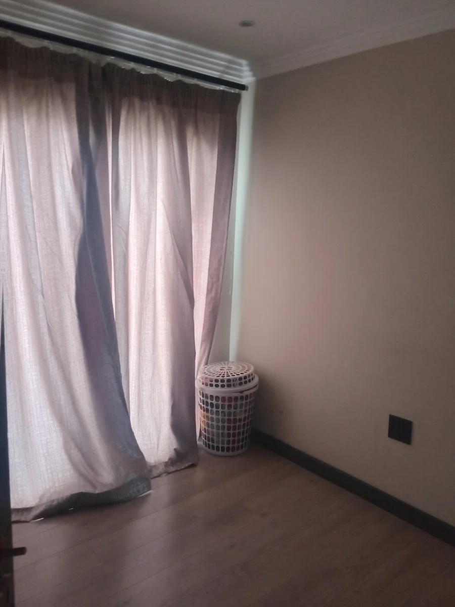 A lovely 5 bed, 4 bath double story house in Sagewood, Midrand.