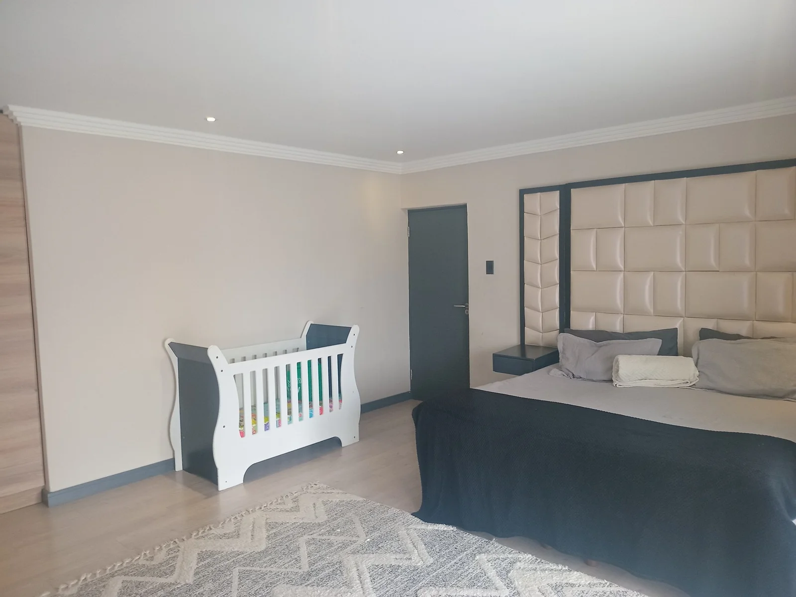 A lovely 5 bed, 4 bath double story house in Sagewood, Midrand.