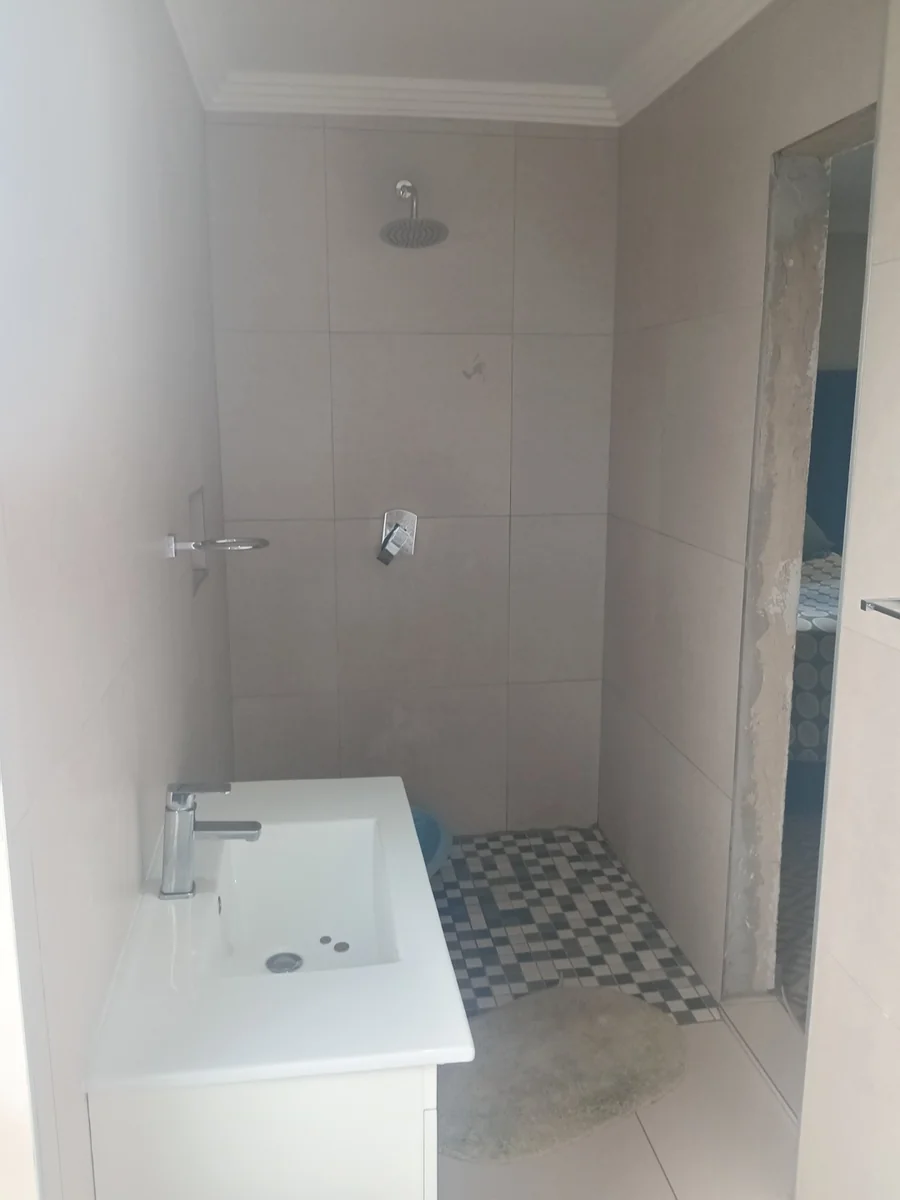 A lovely 5 bed, 4 bath double story house in Sagewood, Midrand.