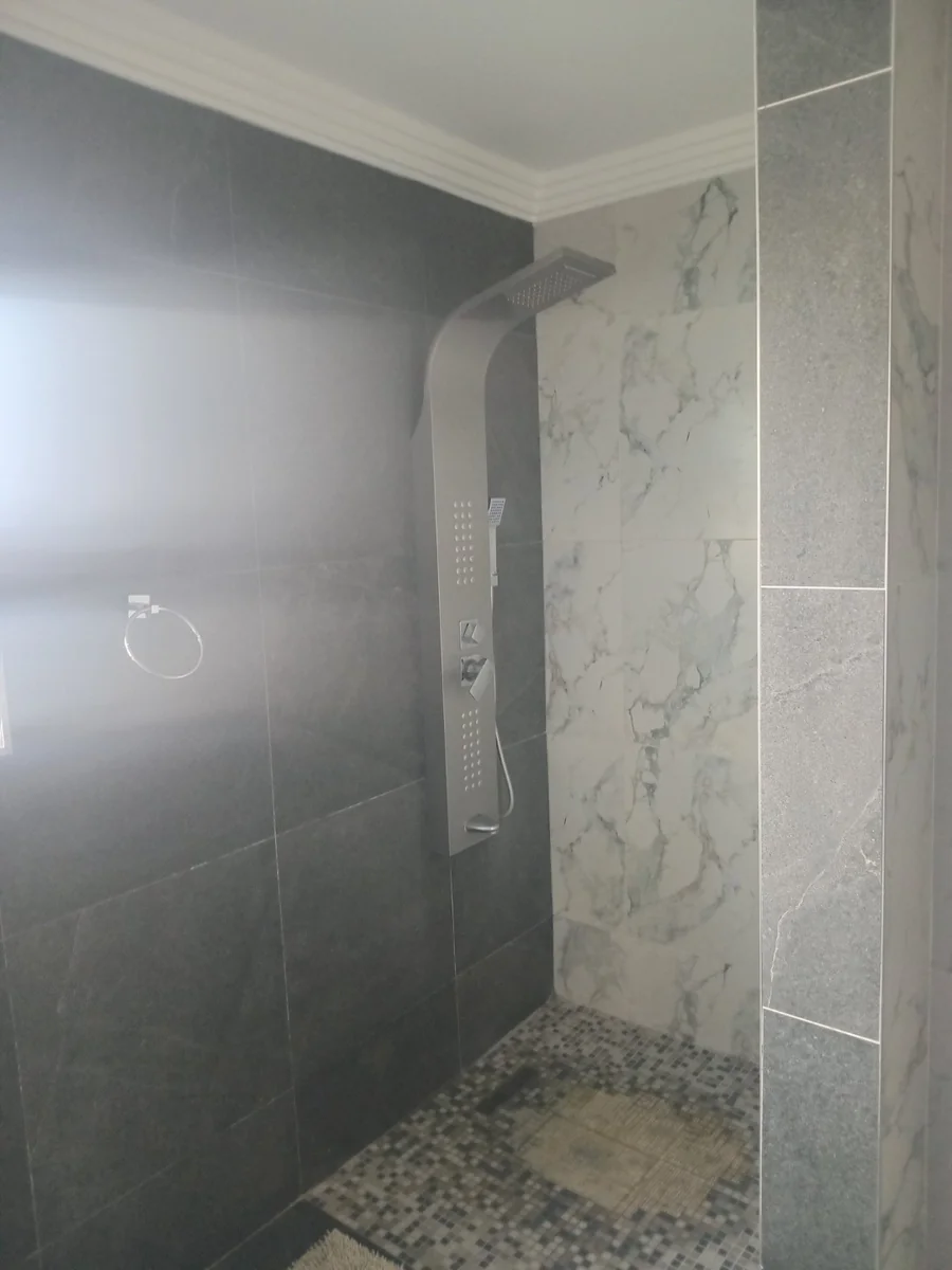 A lovely 5 bed, 4 bath double story house in Sagewood, Midrand.