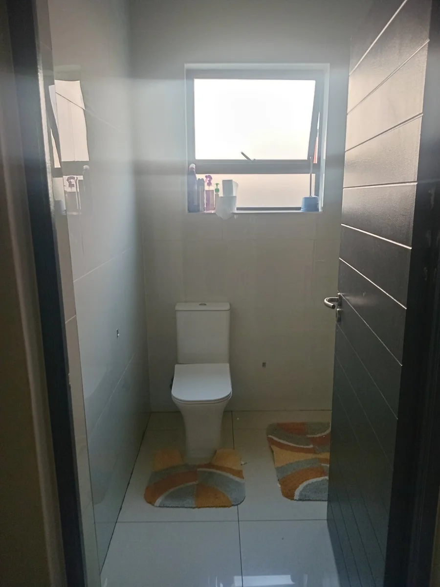 A lovely 5 bed, 4 bath double story house in Sagewood, Midrand.