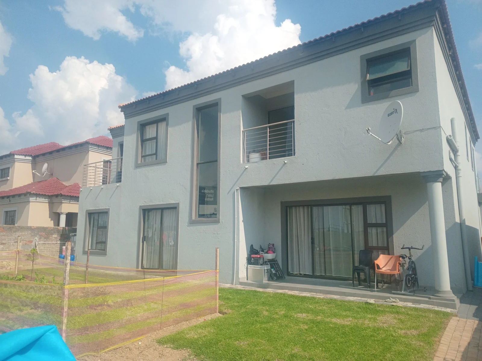 A lovely 5 bed, 4 bath double story house in Sagewood, Midrand.