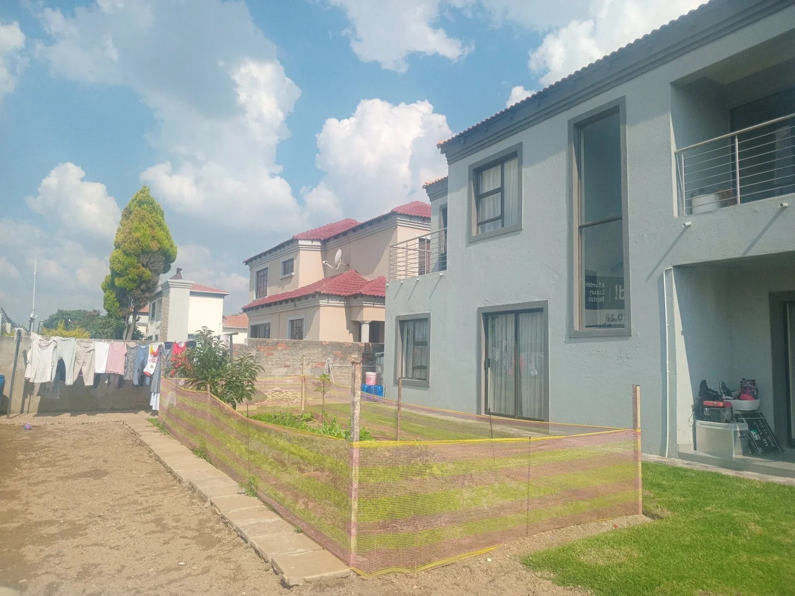 A lovely 5 bed, 4 bath double story house in Sagewood, Midrand.