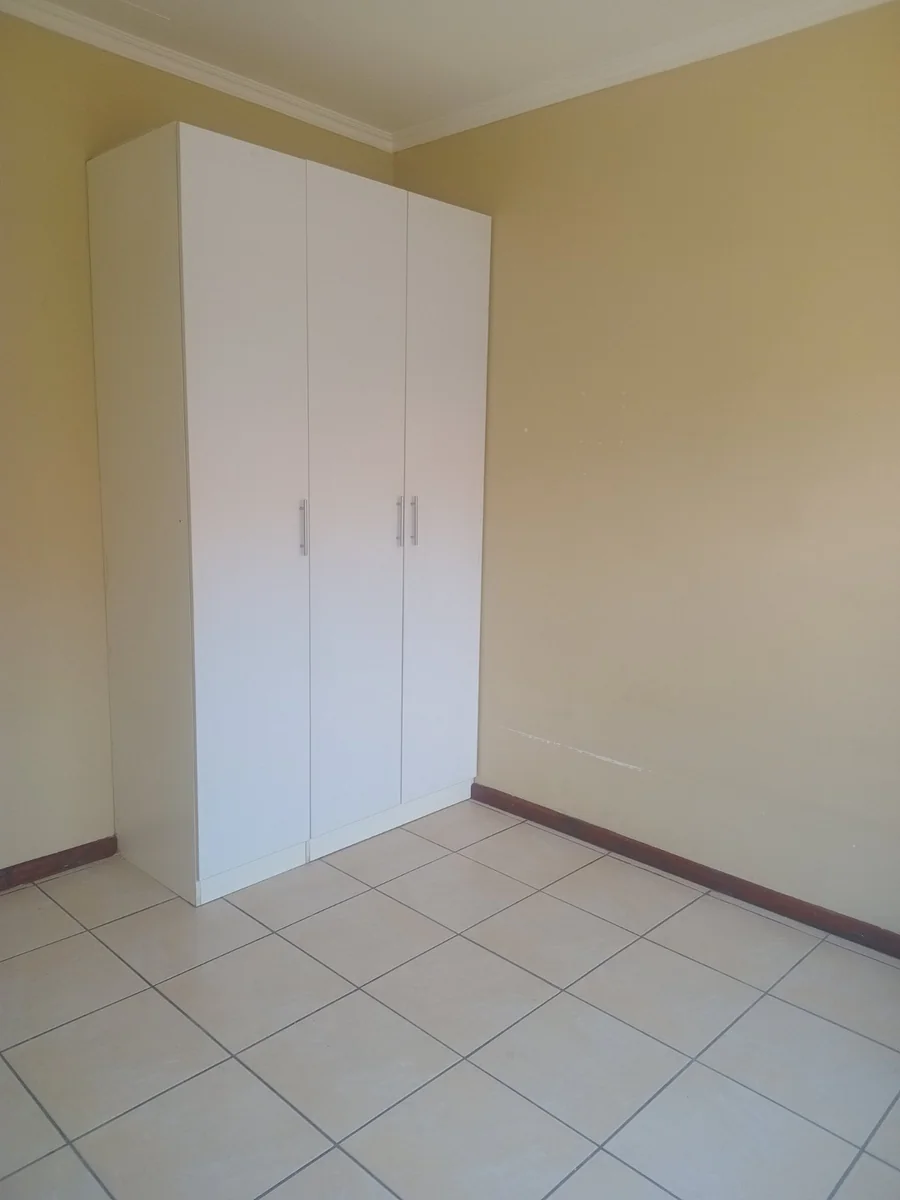 A decent 3 bed, 2 bath house in Sagewood , Midrand.