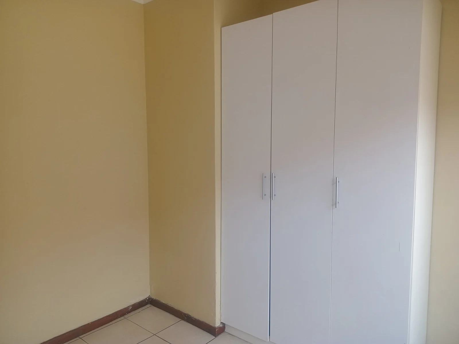 A decent 3 bed, 2 bath house in Sagewood , Midrand.