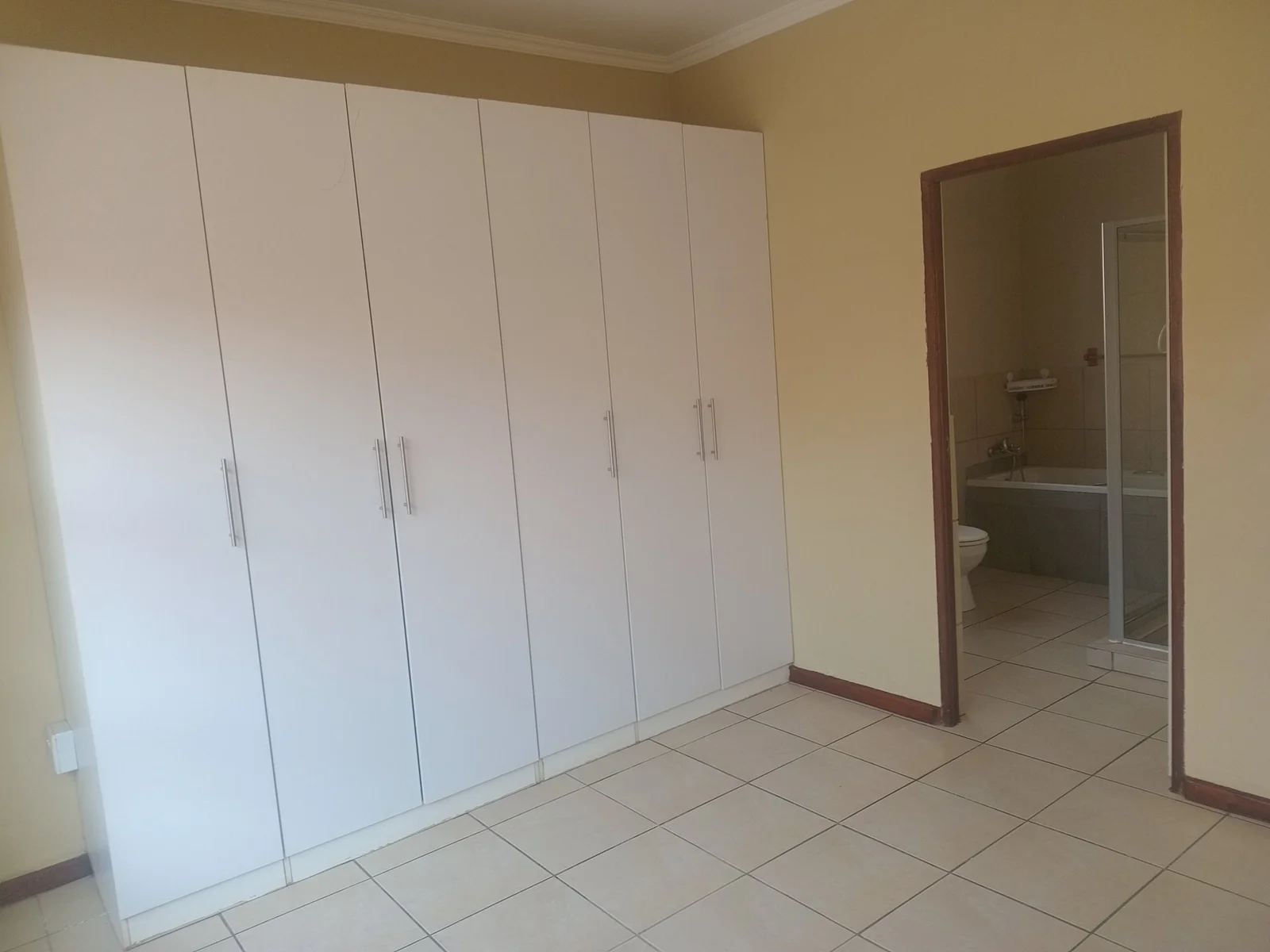 A decent 3 bed, 2 bath house in Sagewood , Midrand.