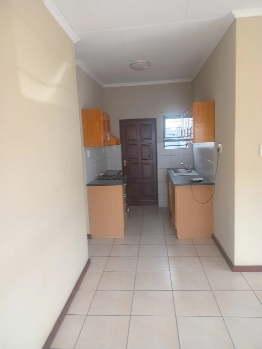 A decent 3 bed, 2 bath house in Sagewood , Midrand.