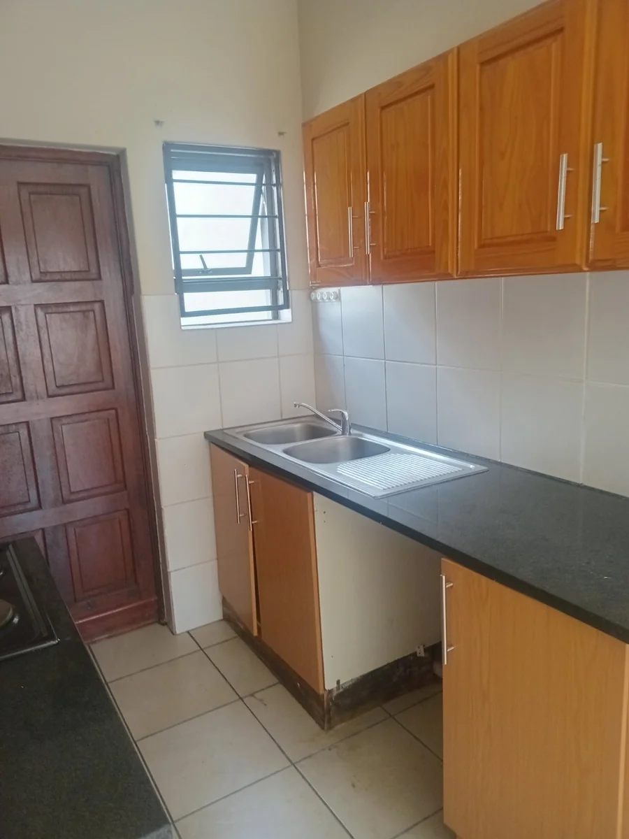 A decent 3 bed, 2 bath house in Sagewood , Midrand.