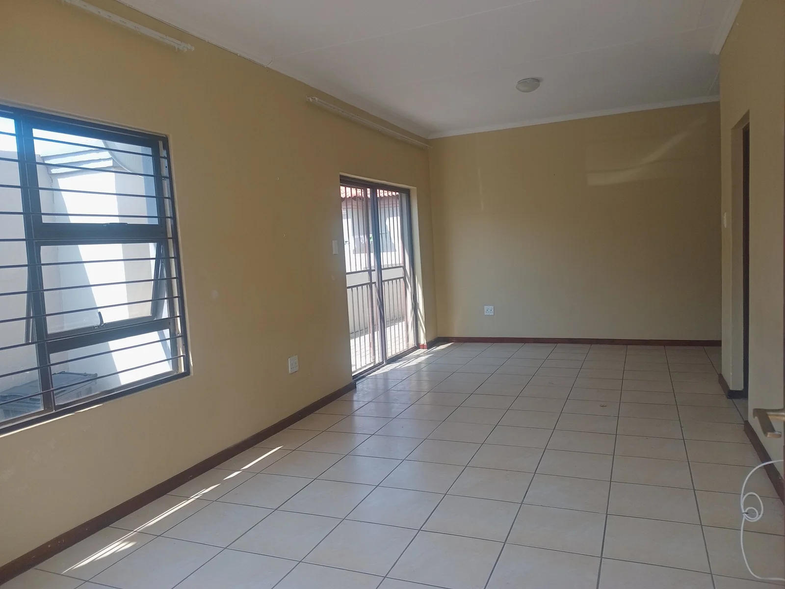 A decent 3 bed, 2 bath house in Sagewood , Midrand.