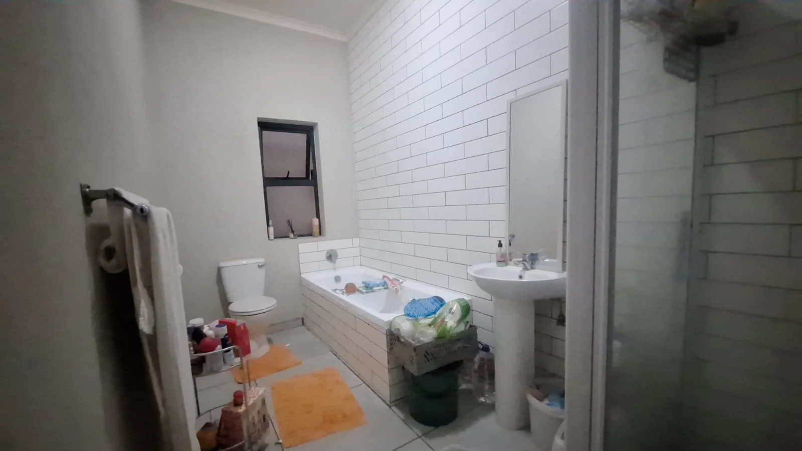 Modern 2-Bedroom First Floor Apartment with Lifestyle Amenities