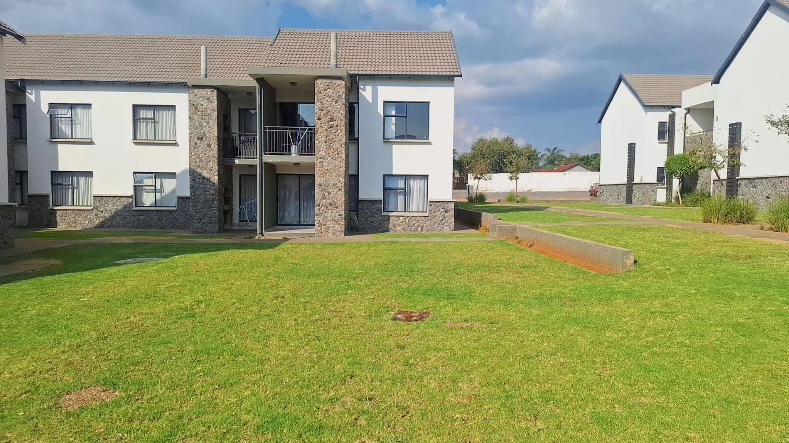 Modern 2-Bedroom First Floor Apartment with Lifestyle Amenities