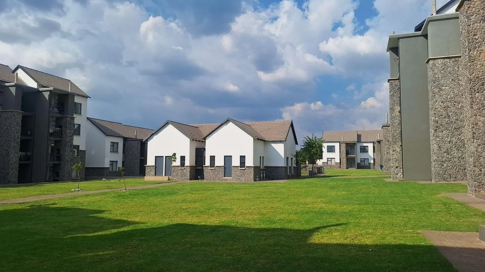 Modern 2-Bedroom First Floor Apartment with Lifestyle Amenities