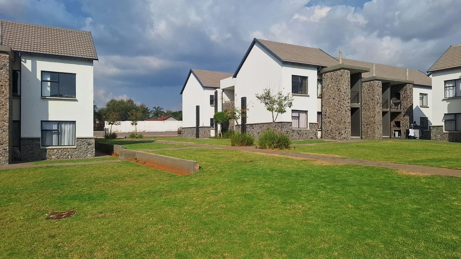 Modern 2-Bedroom First Floor Apartment with Lifestyle Amenities