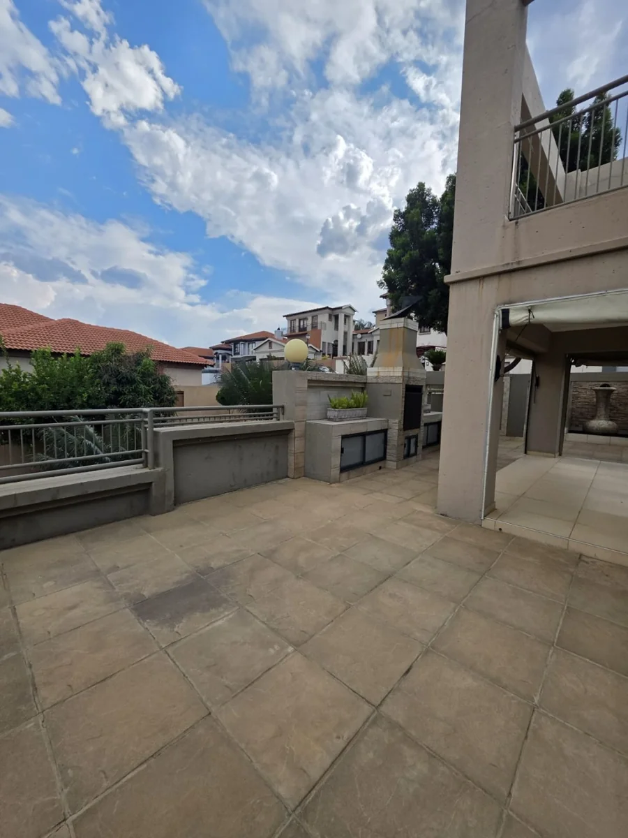 3 Bedroom and 3 Bathroom House for Sale in Cashan