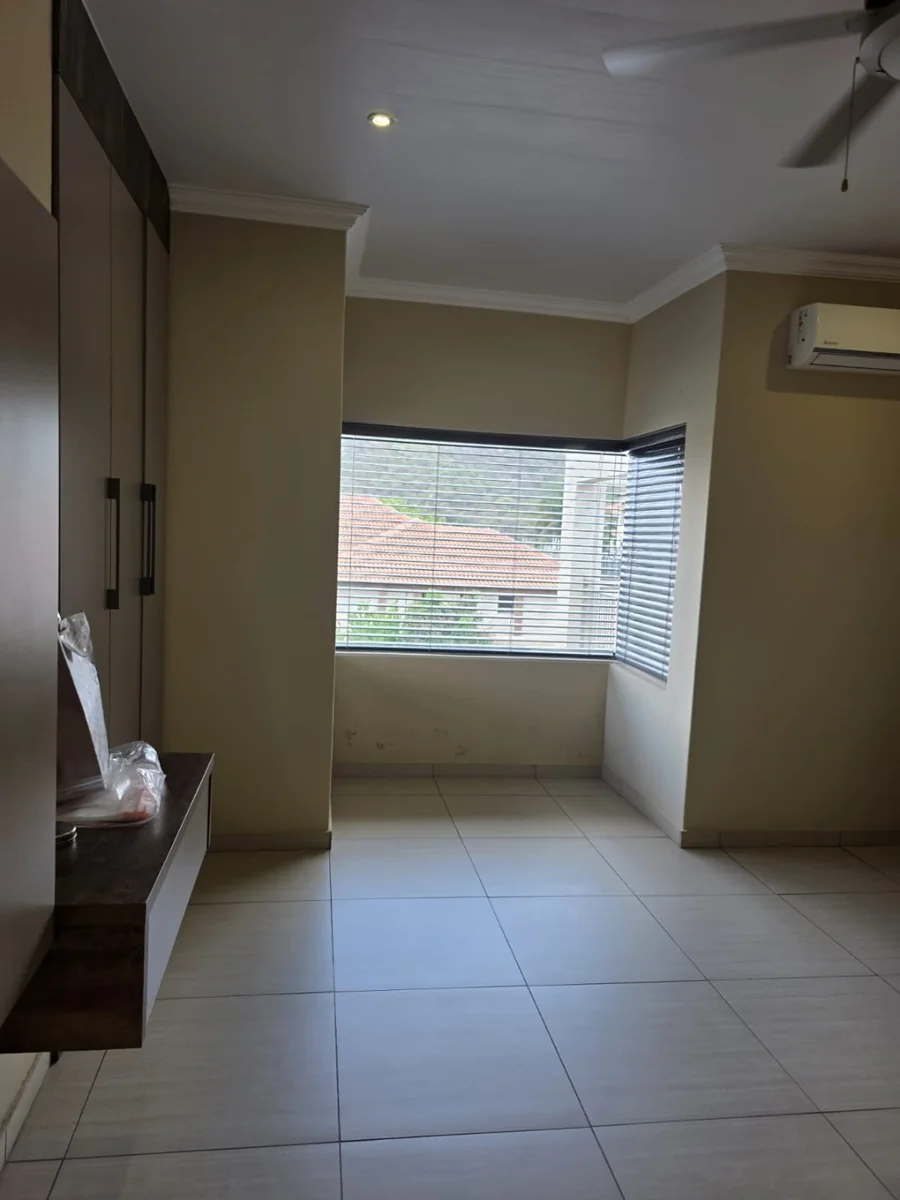 3 Bedroom and 3 Bathroom House for Sale in Cashan