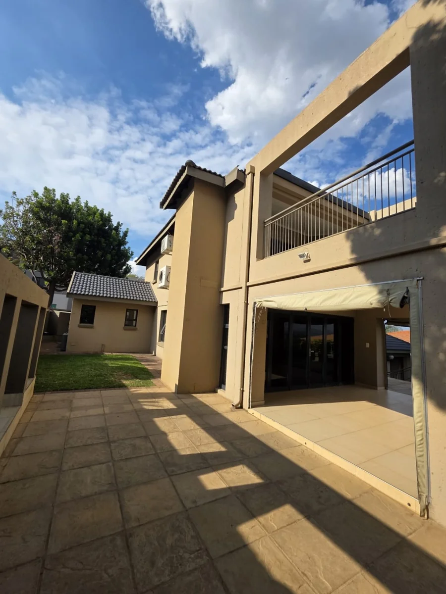 3 Bedroom and 3 Bathroom House for Sale in Cashan