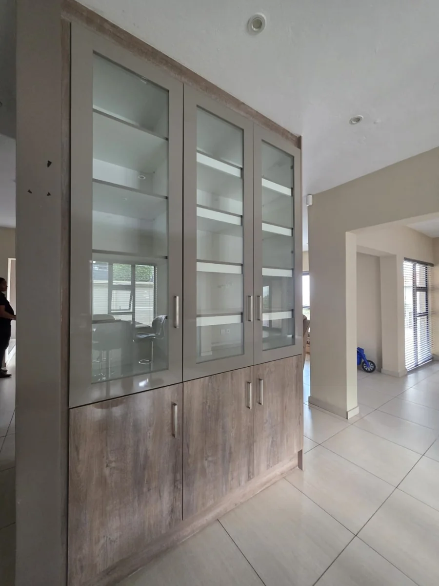 3 Bedroom and 3 Bathroom House for Sale in Cashan