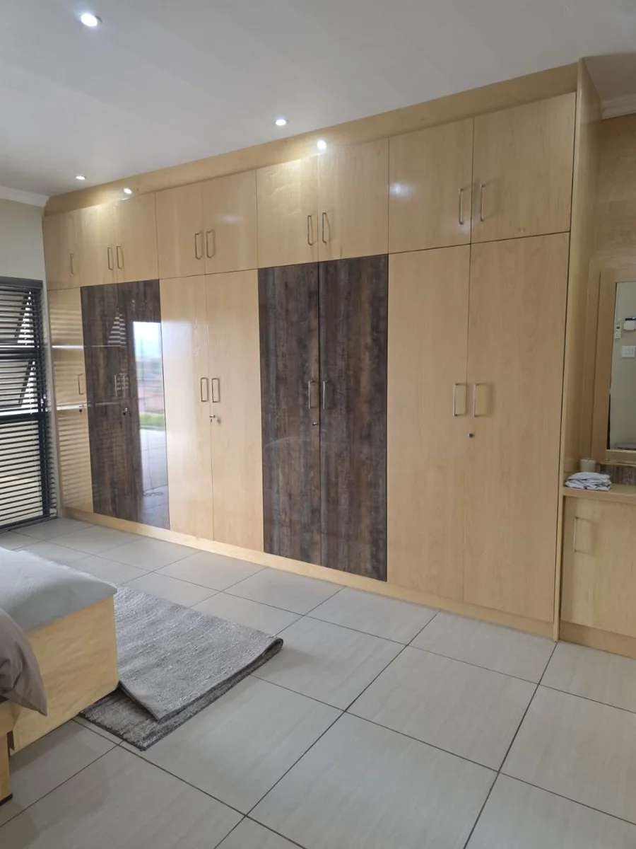 3 Bedroom and 3 Bathroom House for Sale in Cashan