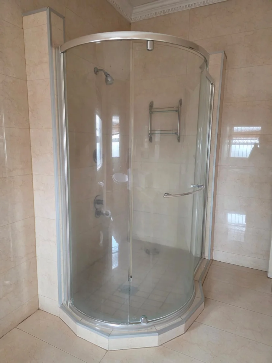 Spacious 4-Bedroom Family Home with Pool, Lapa & Versatile Living Spaces