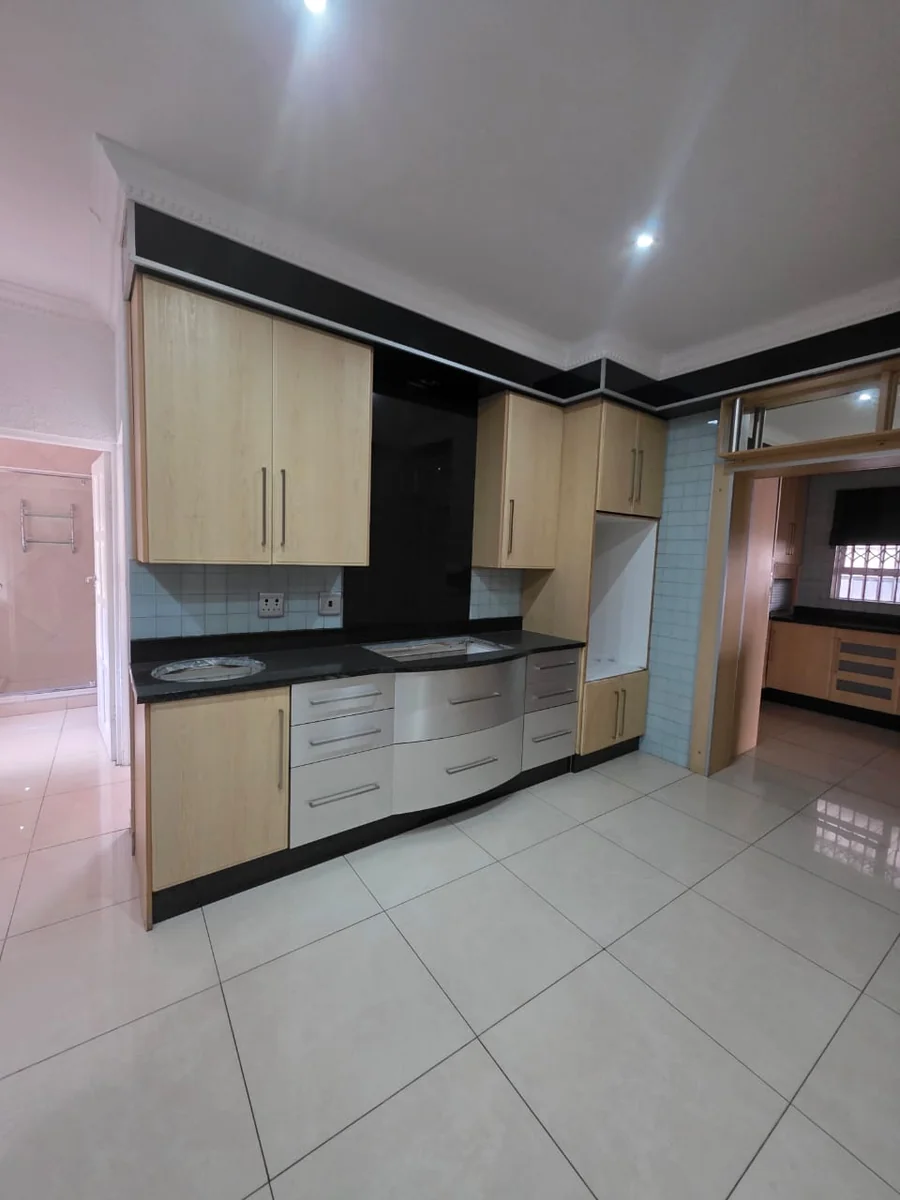 Spacious 4-Bedroom Family Home with Pool, Lapa & Versatile Living Spaces