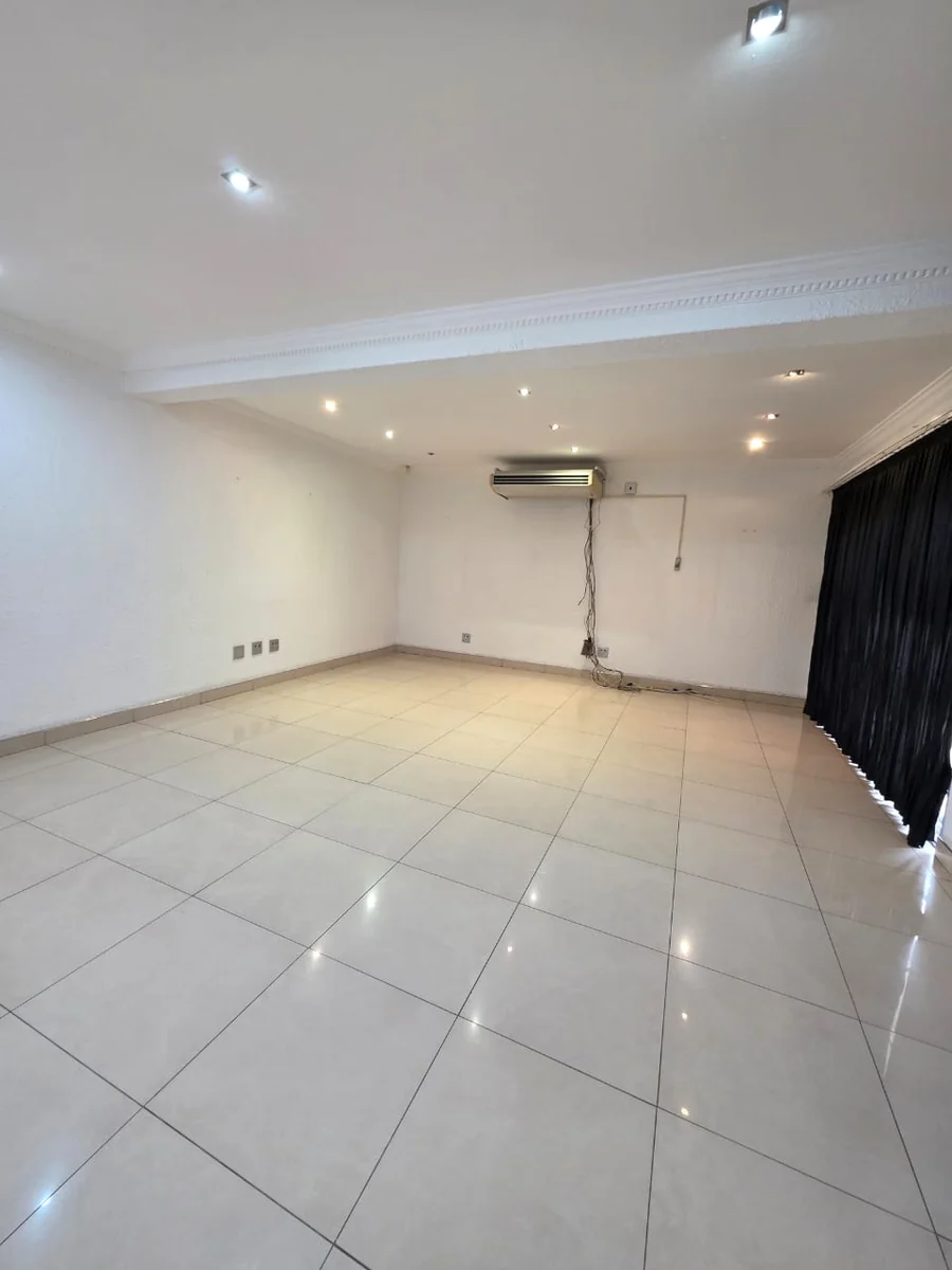 Spacious 4-Bedroom Family Home with Pool, Lapa & Versatile Living Spaces