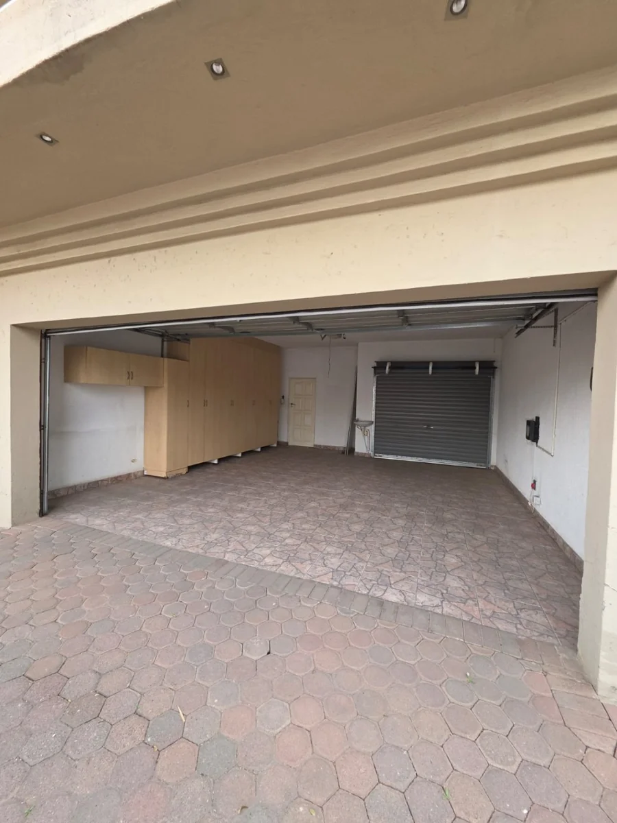 Spacious 4-Bedroom Family Home with Pool, Lapa & Versatile Living Spaces