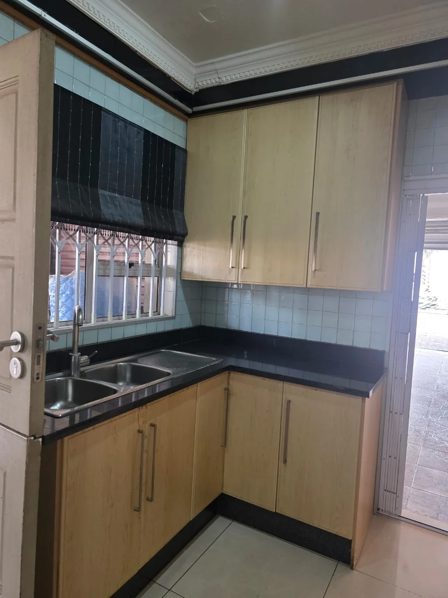 Spacious 4-Bedroom Family Home with Pool, Lapa & Versatile Living Spaces