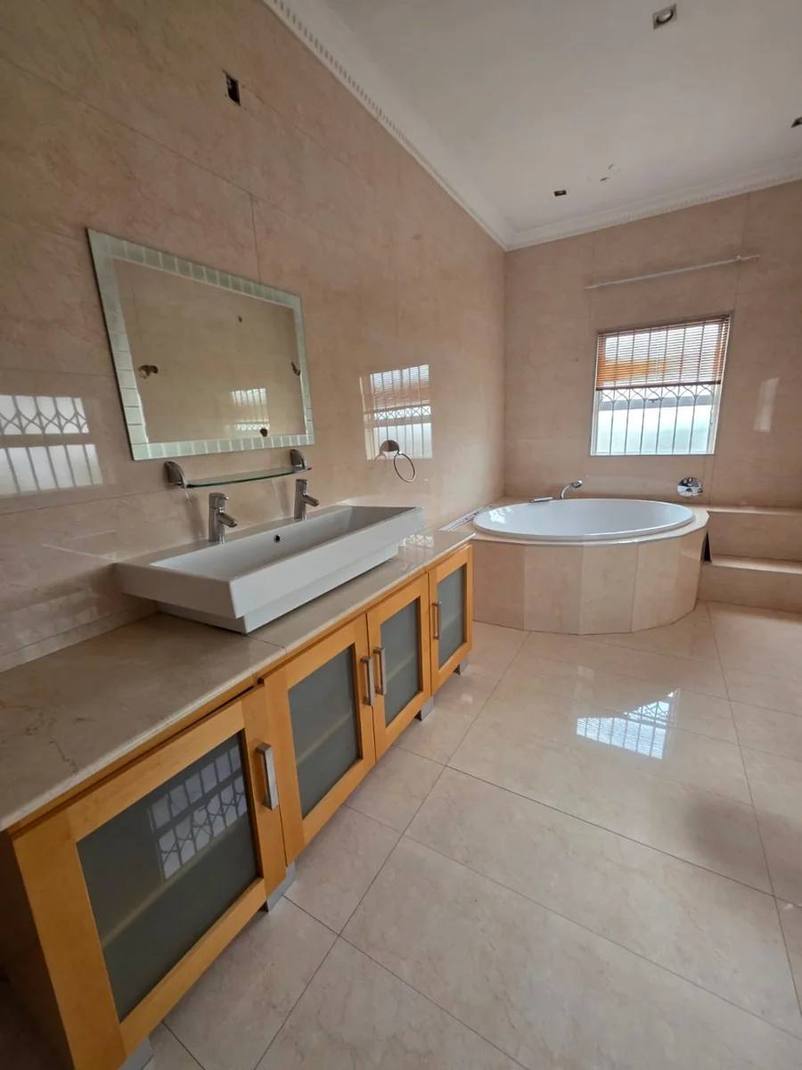 Spacious 4-Bedroom Family Home with Pool, Lapa & Versatile Living Spaces